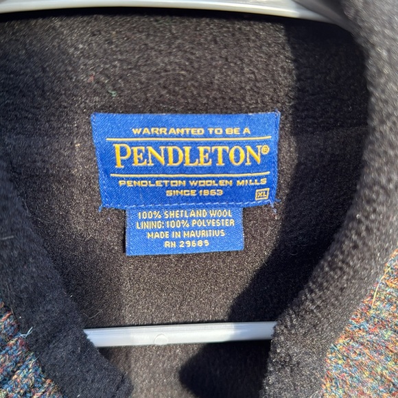 Pendleton Men’s wool vest.  Like new! - Picture 4 of 6